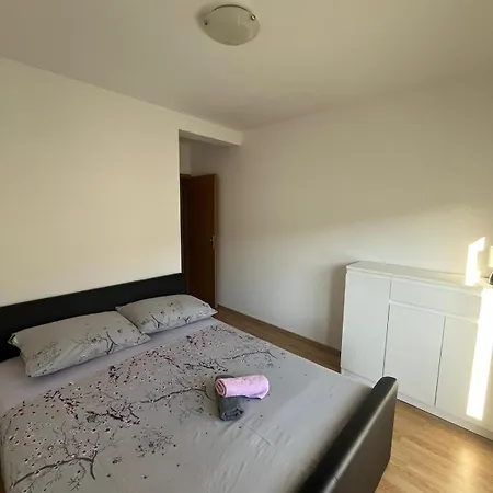 Apartman Lana Apartment *
