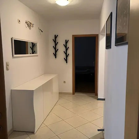 Apartman Lana *