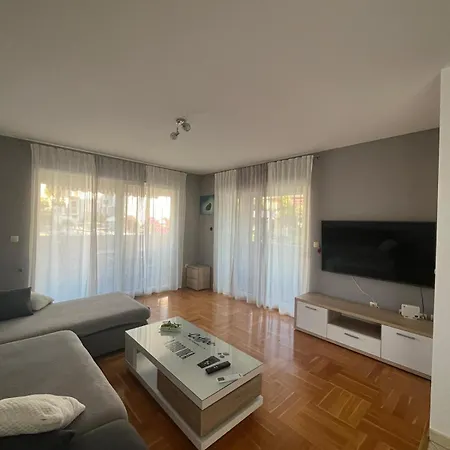 Apartman Lana Apartment *
