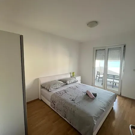 Apartman Lana Apartment *